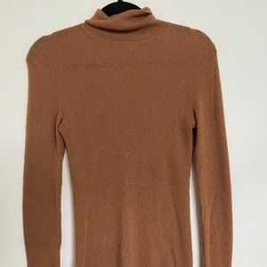 Vince fitted cashmere turtleneck sweater in brown, size S